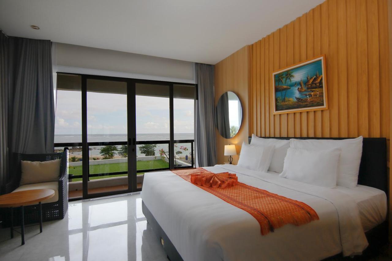Hotel Raja Kuta Mandalika & Convention 4*