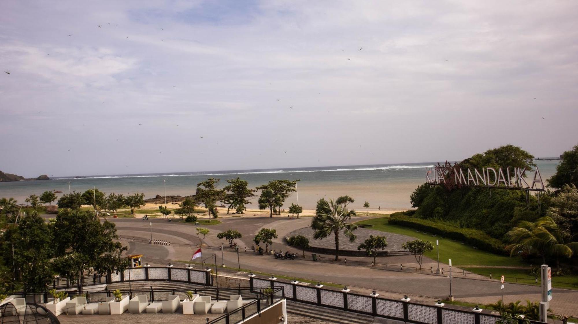 Raja Kuta Mandalika & Convention 4*