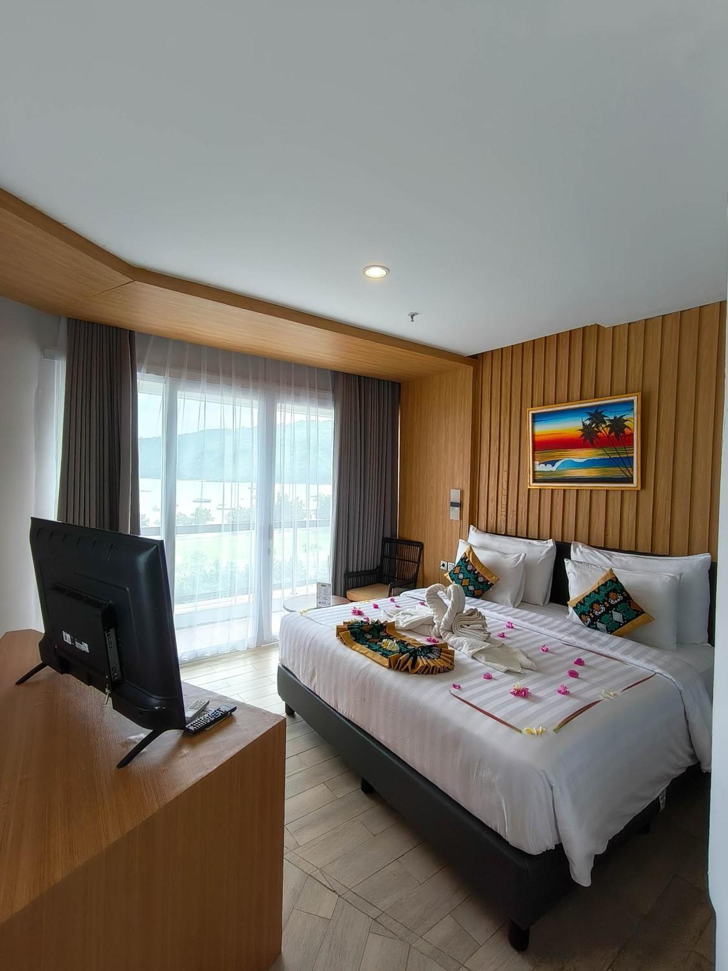 Hotel Raja Kuta Mandalika & Convention 4*